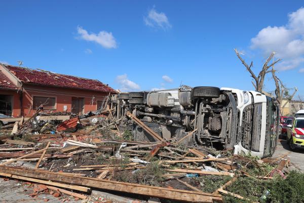 Ciclonul care a produs tornada devastatoare din Cehia vine spre România. La ce ne putem aștepta