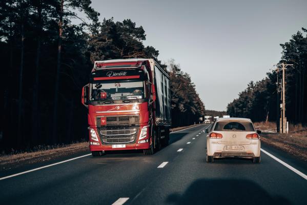 Efectele Brexit: UK s-ar putea confrunta cu lipsa unor alimente în magazine, din cauza unui deficit uriaş de şoferi de camioane