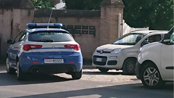 Poliţiştii l-au prins pe român în curtea unui complex de locuinţe