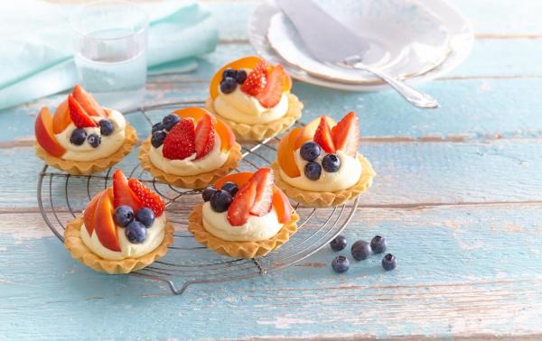 Cea mai simplă reţetă pentru tarta de vară cu fructe. Galerie foto cu procesul de preparare