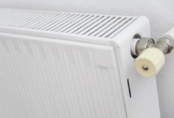 Românii, obligaţi să îşi instaleze contoare şi repartitoare până la sfârşitul anului. Amenzile pe care le riscă cei care nu respectă legea