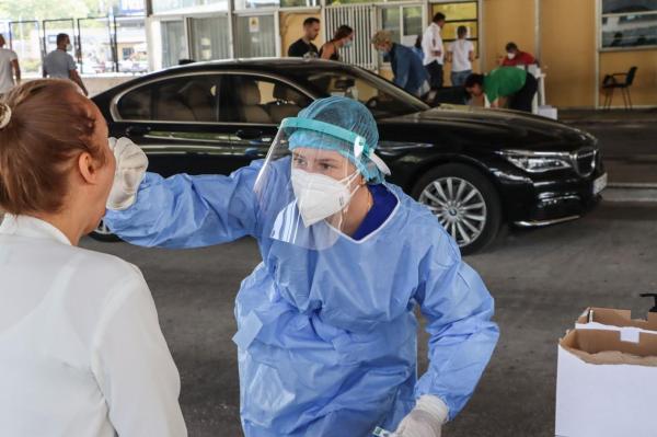 Scandalul testelor la intrarea în Grecia. Confuzia ar fi pornit de la o traducere greșită făcută de Ambasada din Atena. ”MAE să fie mai atent și responsabil”