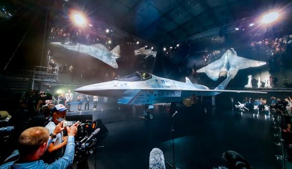 Ruşii şi-au prezentat cel mai nou model de avion de vânătoare: Sukhoi S-75 "Checkmate". Rostec se laudă că e mai bun şi mai ieftin decât F-35