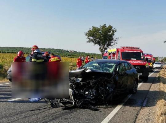 Accident mortal în Bihor. Un copil de 4 ani și un bărbat au murit, după ce două autoturisme s-au izbit frontal. Alte 5 persoane, rănite