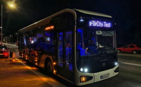 Primul autobuz electric românesc, conceput de la zero într-o fabrică din Baia Mare. Costul de pornire este de 350 de mii de euro