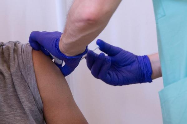 Bugetarii din New York şi California obligaţi să se vaccineze anti-Covid sau vor fi testaţi săptămânal