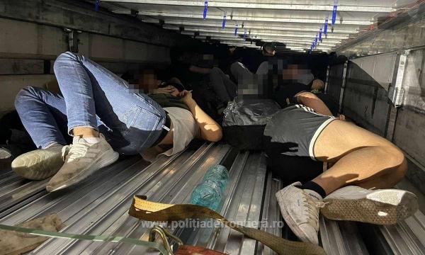 Turcii stăteau într-o poziţie nepotrivită în automarfarul cu care sperau să iasă ilegal din România