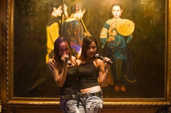 China va interzice cântecele pentru karaoke care "ameninţă securitatea naţională"