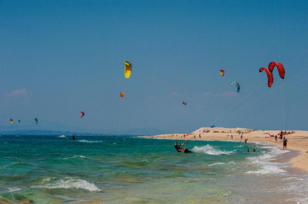 O barcă cu 18 persoane s-a scufundat în Marea Egee, Grecia. Amplă operațiune de căutare și salvare