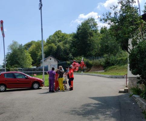 Un tată și-a bagat fiica de 13 ani în comă după ce s-a urcat băut pe motocicletă și a făcut accident, la Sinaia