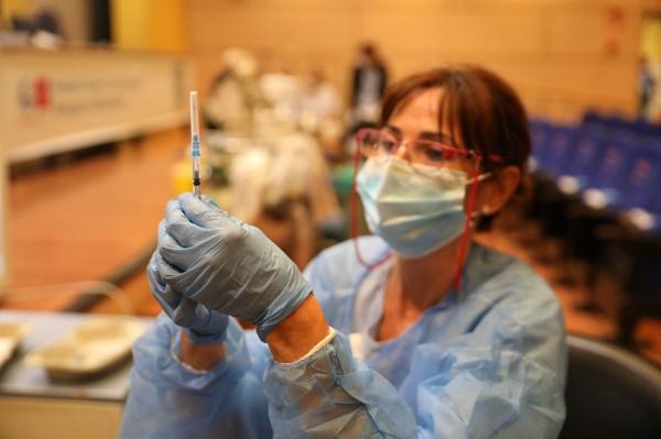 Studiu MedLife: La 6 luni după vaccinarea cu Pfizer nivelul anticorpilor scade, însă răspunsul imun rămâne puternic