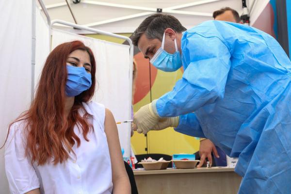 Administrarea celei de-a treia doze de vaccin anti-COVID ar putea începe în octombrie. Cine va avea prioritate