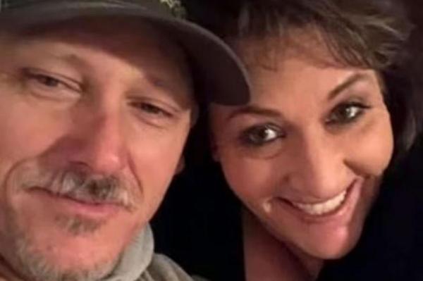 Un bărbat a fost împușcat în propria casă de amantul soției sale. Făptașul locuia, în secret, cu ei, în SUA