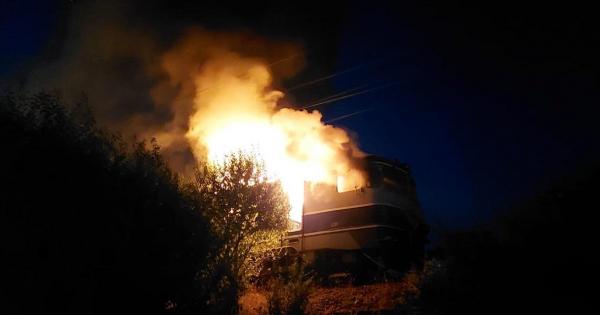Incendiu la locomotiva unui tren care circula pe ruta Arad - Timişoara. Şase trenuri staţionează în gări de pe traseu