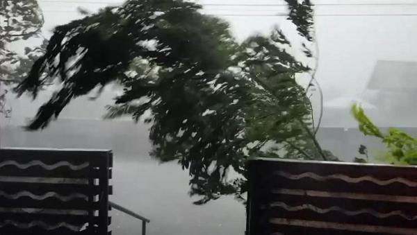 Alertă meteo de ploi torențiale, grindină și vijelii. Vreme severă în toată țara, până miercuri dimineață
