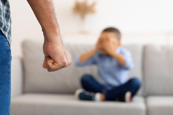 Violenţă domestică asupra unui minor