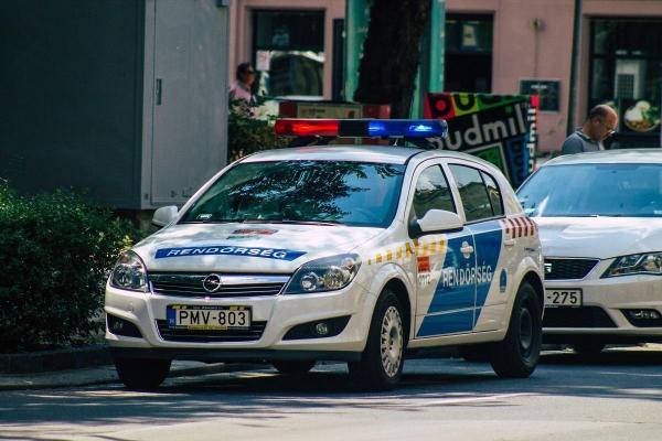 Românul a fost prins de poliţiştii maghiari cu maşina plină cu migranţi