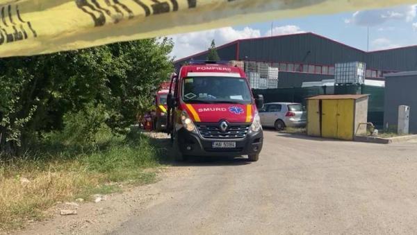 Incendiul s-a produs după o explozie într-o hală din Popeşti-Leordeni