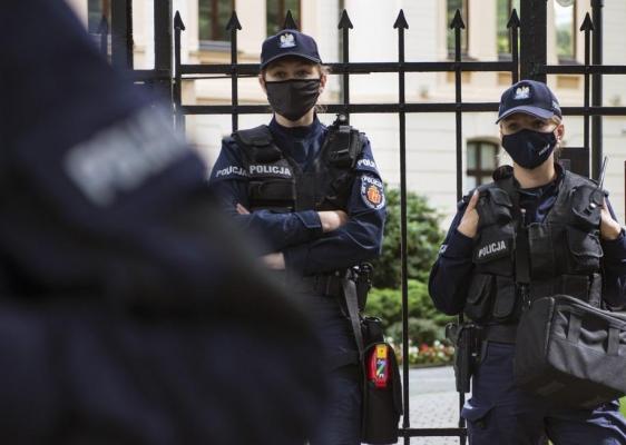 Polonia, pe cale să declare stare în două regiuni din cauza migranţilor trimiși de Lukașenko peste graniță