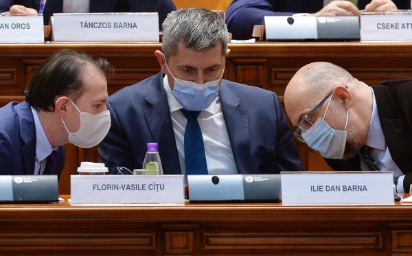 USR PLUS vrea să iasă de la guvernare: "Singura discuţie e dacă o facem prin demisie sau prin moţiune. PNDL e pretext, miza e numirea procurorilor"