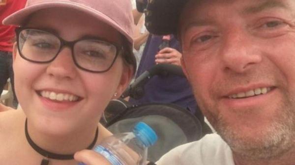 Adolescenta a fost văzută ultima dată în iulie anul trecut, când tatăl vitreg ar fi luat-o cu maşina de la bunicii ei