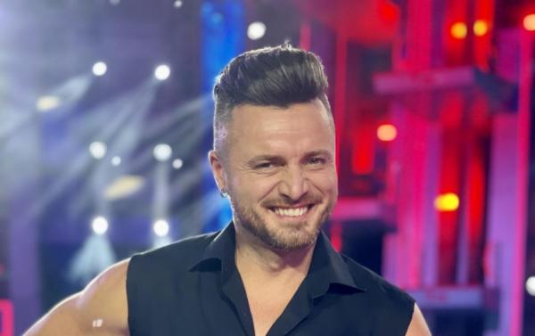 Tavi Clonda a sărit ca să apere "onoarea familiei" și a făcut show pe platformă la "Splash! Vedete la apă"