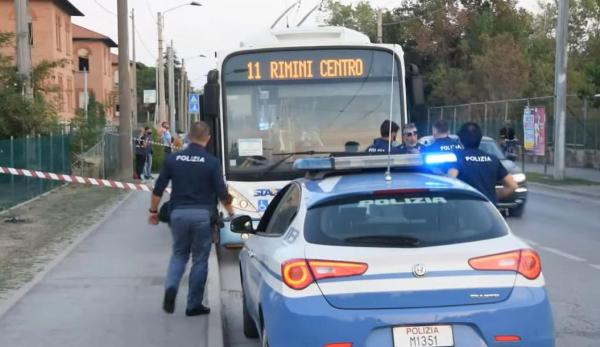 Un tânăr a înjunghiat un băiețel de 6 ani și alte patru persoane, la Rimini. Era în Italia de câteva luni și solicitase statutul de refugiat