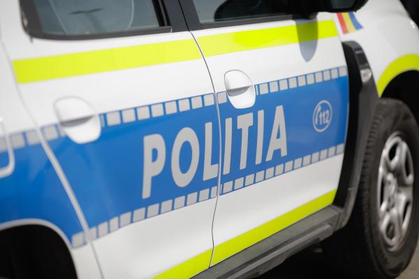 Un bărbat de 70 de ani din Dolj a fost reţinut după ce a violat, timp de câteva luni, o femeie de 89 de ani pe care o luase în îngrijire