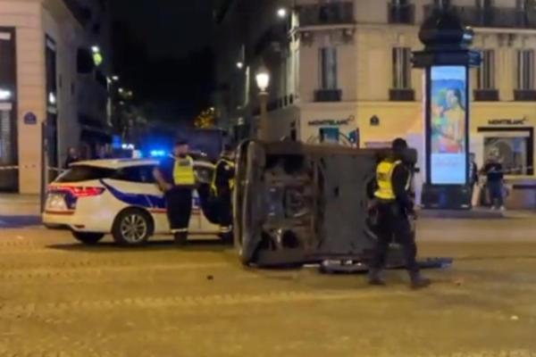 Accident grav, pe bulevardul Champs-Élysées din Paris