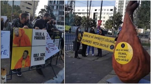 Protest la Romexpo, înaintea începerii congresului PNL. Un ciolan imens a fost amplasat în fața intrării