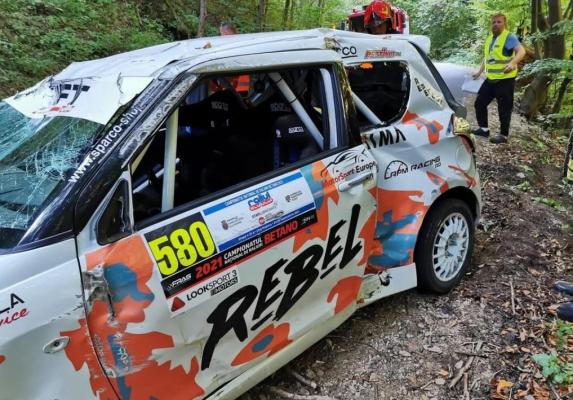 Accident în Raliul Clujului: o maşină a ieşit în decor, iar proba a fost neutralizată. Care e starea piloţilor