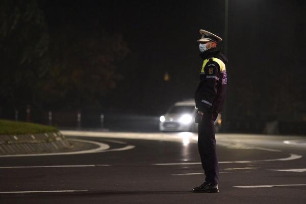 Poliţist în stradă