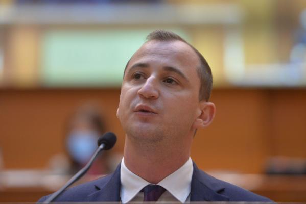 Deputatul Alfred Simonis: Tot Guvernul trebuie să plece! Cei din USR nici măcar nu au avut bunul-simţ să îşi dea demisiile