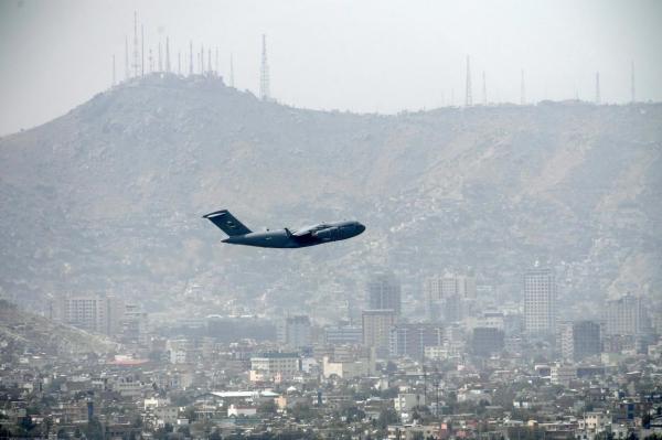 MAE: Încă 80 de cetățeni afgani au fost evacuați cu succes din Afganistan. Printre ei se numără colaboratori ai armatei române, studenți, jurnaliști și magistrați
