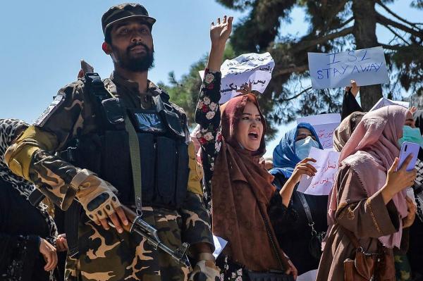 Protestatarii afgani se opun talibanilor, la Kabul