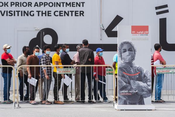 Emiratele Arabe Unite interzic persoanelor nevaccinate împotriva Covid-19 să călătorească în străinătate