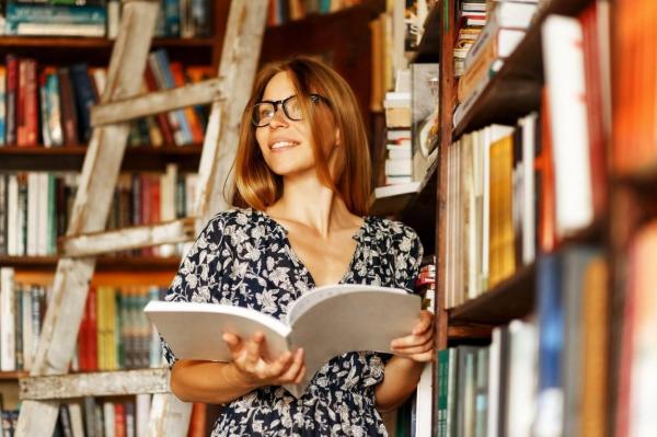 Cum poţi citi 52 de cărţi pe an, în 10 paşi simpli