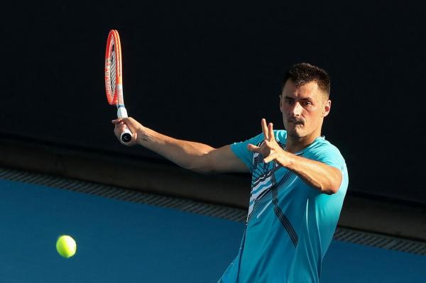 Moment de Dosarele X la Australian Open. În plin scandal Djokovic, un sportiv a anunţat în timpul meciului că are Covid: "Nu pot crede că nimeni nu e testat" | VIDEO