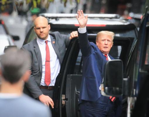 Un newyorkez în vârstă de 72 de ani, arestat de Secret Service după ce l-a ameninţat cu moartea pe Donald Trump