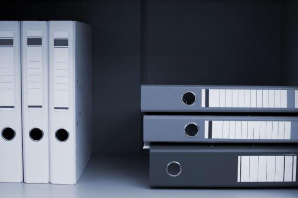 Dosarul cu şină şi copiile xerox devin istorie. Funcţionarii publici nu mai pot solicita copii ale documentelor emise de către alte instituţii ale statului