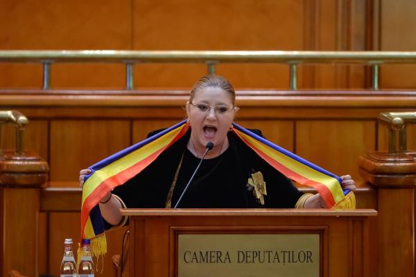 Diana Şoşoacă, amendată după declaraţiile făcute la adresa lui Raed Arafat