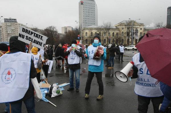 Sindicatele din învățământ ies din nou în stradă. Mâine vor protesta la Guvern și în fața sediilor PSD și PNL