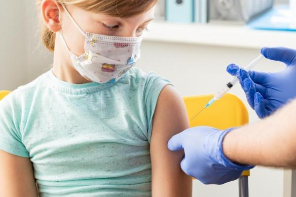 Vaccinarea anti-COVID a copiilor de 5 - 11 ani. Gheorghiţă, despre riscul de miocardită, "principala temere" a părinţilor