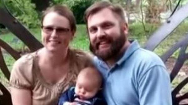 După ce și-a măcelărit soția și bebelușul de trei luni, un tată a înscenat un jaf pentru a scăpa nepedepsit