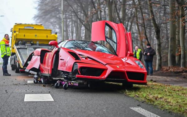 Ferrari Enzo distrus