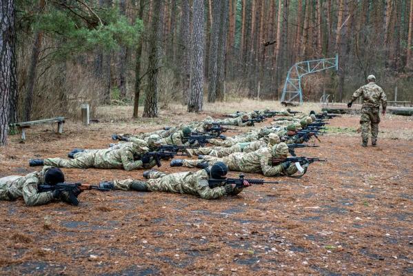 Ucrainenii de la graniţa cu Rusia sunt pregătiţi de război: "Se vor întoarce acasă în sicrie de zinc. Mamele lor vor plânge"