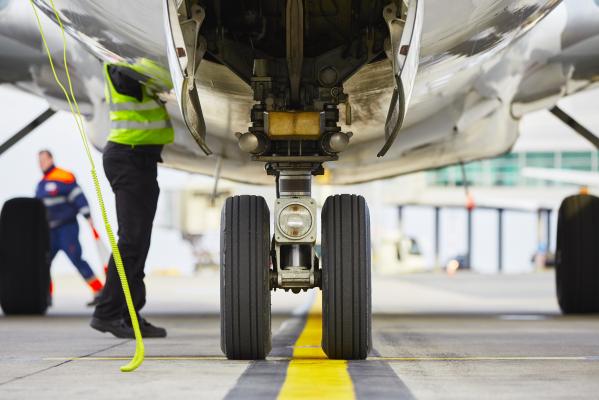 Un pasager clandestin a supraviețuit în trenul de aterizare al unui avion, după un zbor de 11 ore, din Africa de Sud până în Olanda