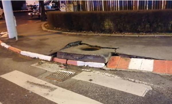 Două explozii au aruncat în aer capacele de canalizare în Sibiu