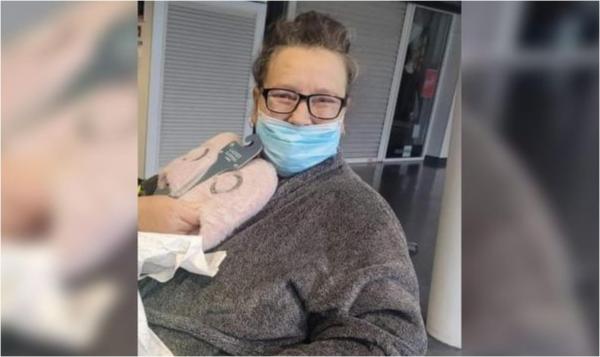 Trei copii au rămas singuri pe lume după ce mama lor a murit fulgerător, răpusă de o infecţie. Tocmai se operase de polipi, într-un spital din UK