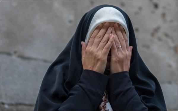 Mamă judecată în Suedia pentru că și-a împins fiul de 12 ani în brațele grupării Stat Islamic, ca să fie copil-soldat în Siria